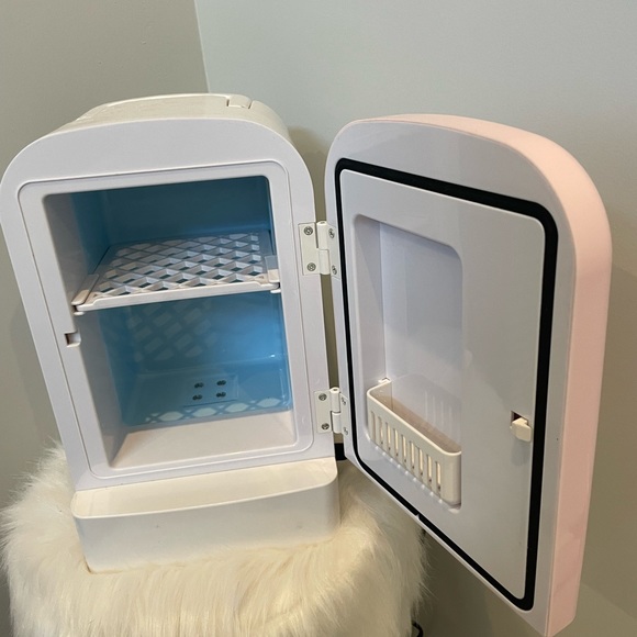 Alchemy beauty fridge. (PLEASE READ THE DESCRIPTION.) - Picture 3 of 7